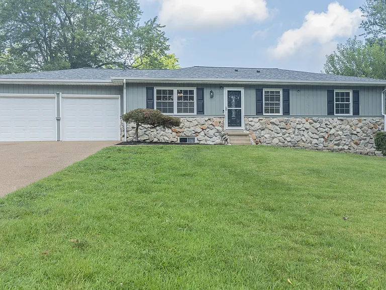 711 Carole Pl — Photo 1