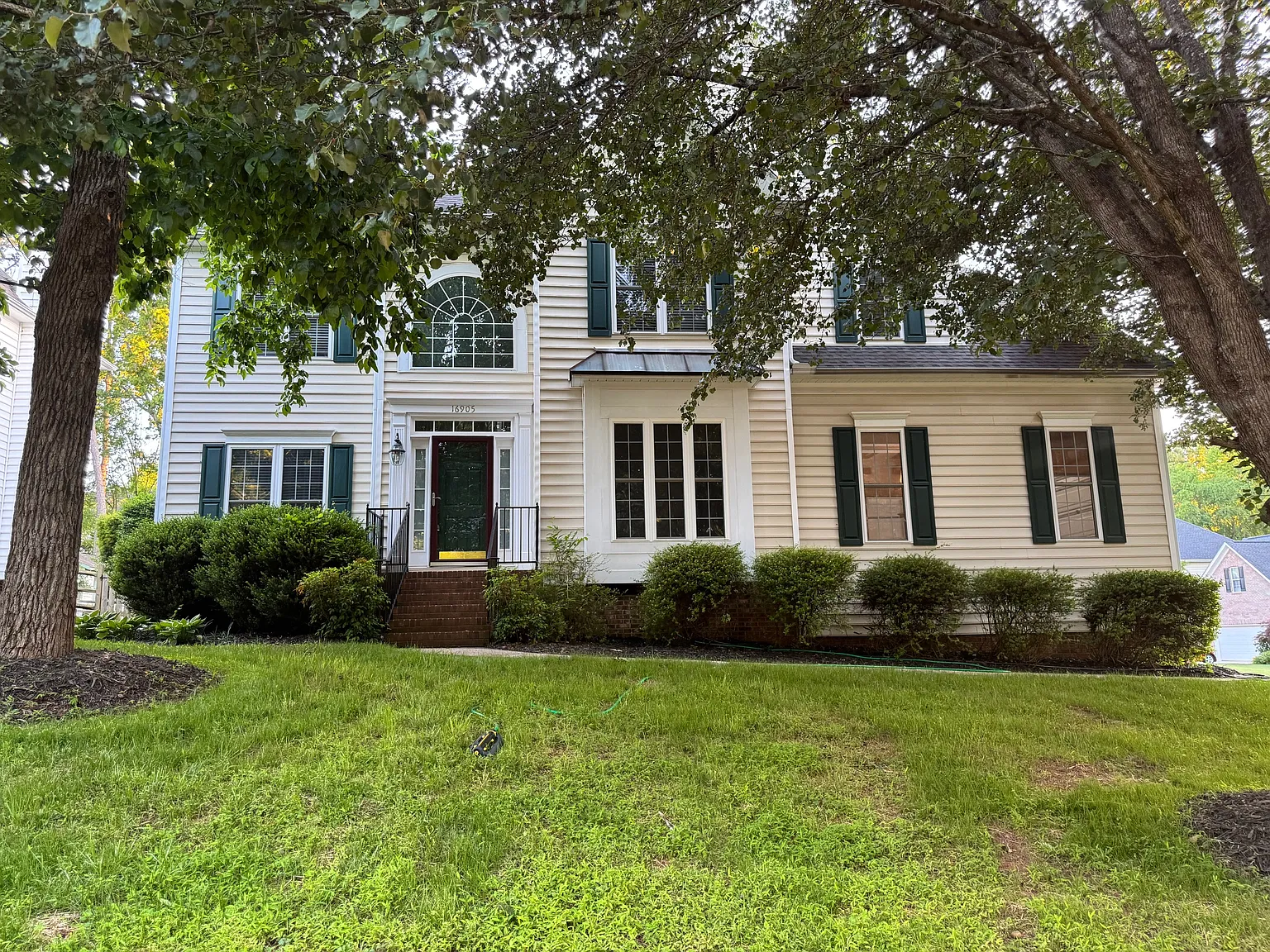5 bed, 2.5 bath, 2890 sqft, $3,000 — Photo 1
