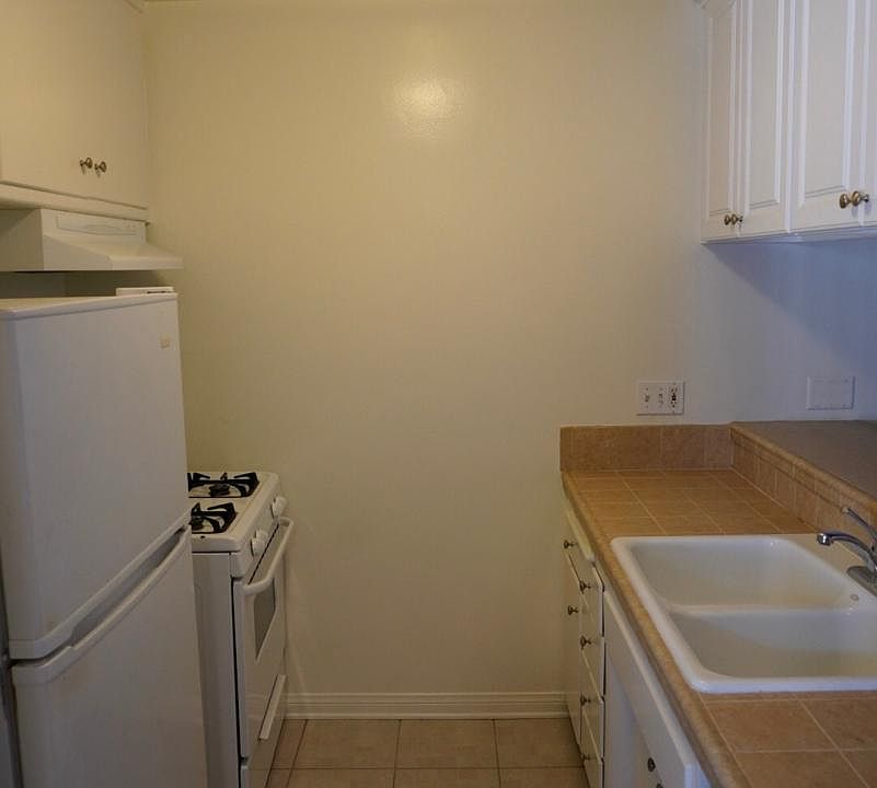 2nd image of 628 S Catalina Ave