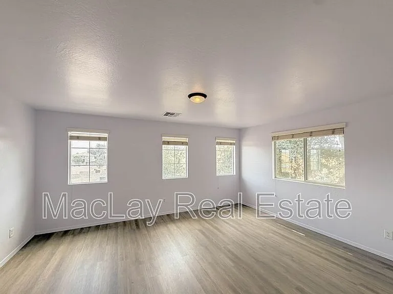 5216 W Albeniz Pl — Photo 7