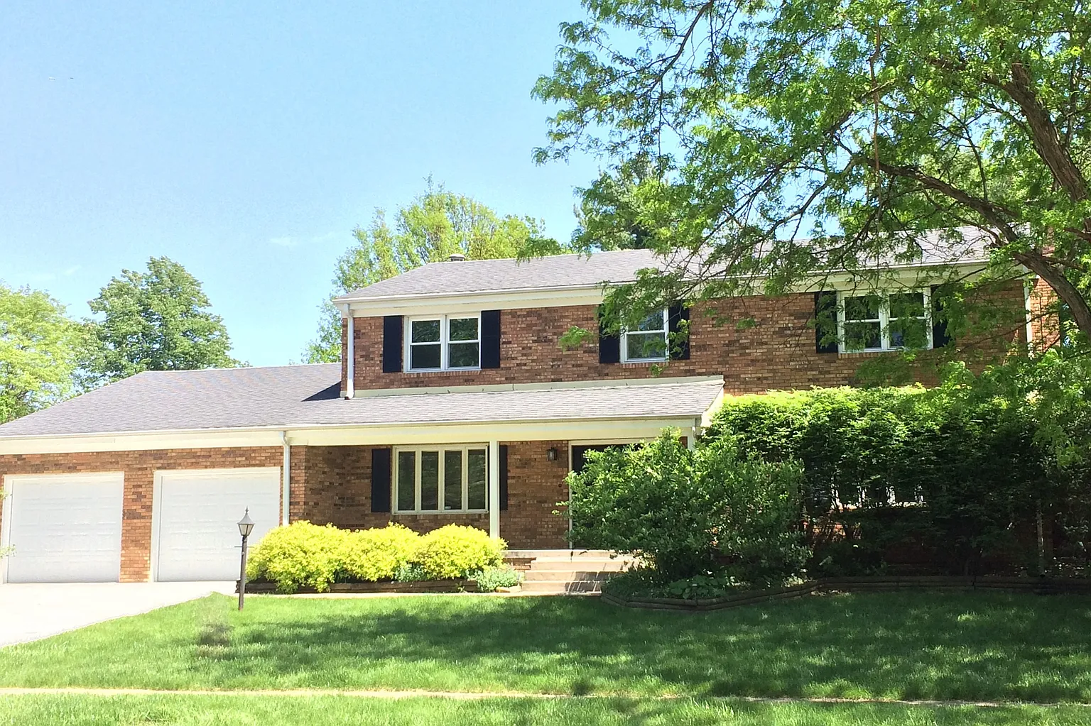 2304 Lynwood Dr photo 1