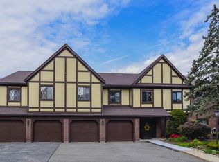 17 Rainbow Pond Dr APT A1, Walpole, MA 02081