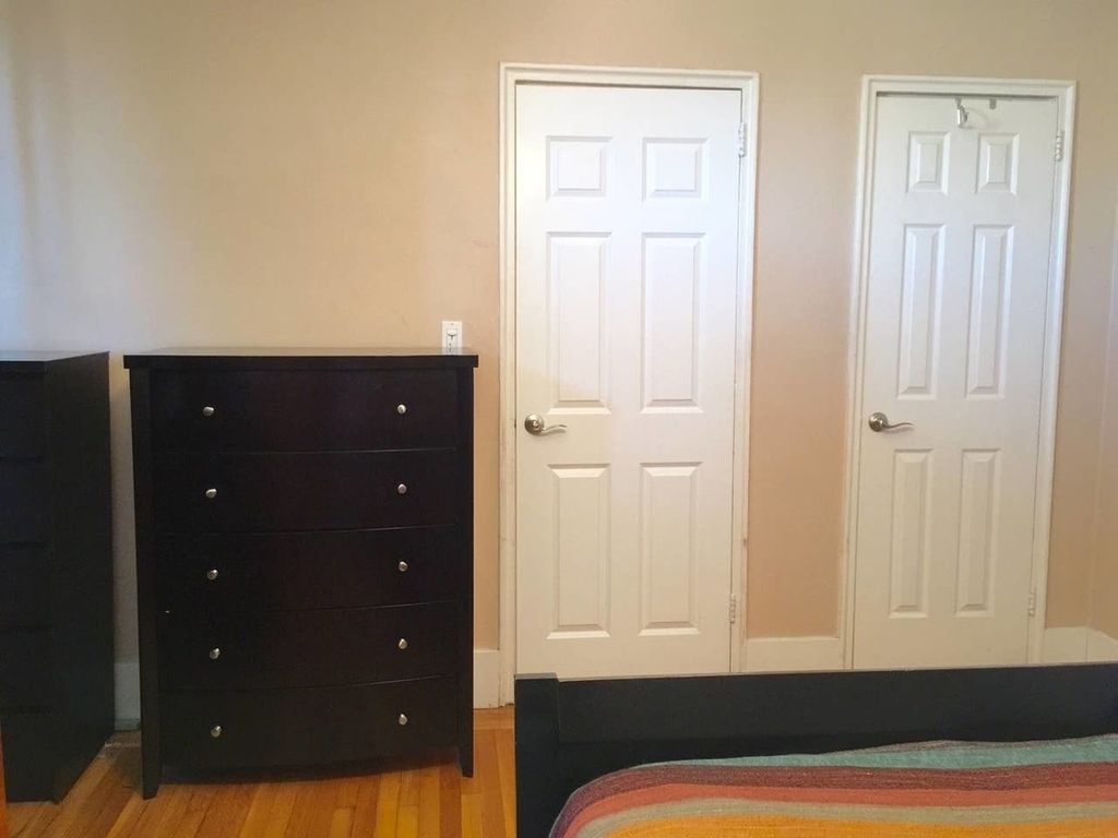 2 Bed 1 Bath Property, New York • 885 Sq Ft