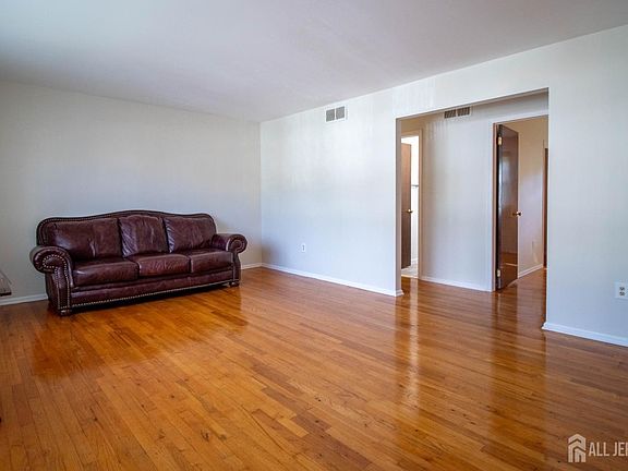 2nd image of 14 Tracey Dr