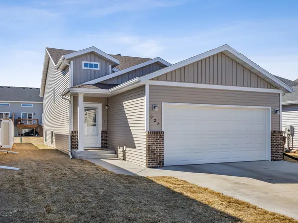925 28th Ave W, West Fargo, ND 58078
