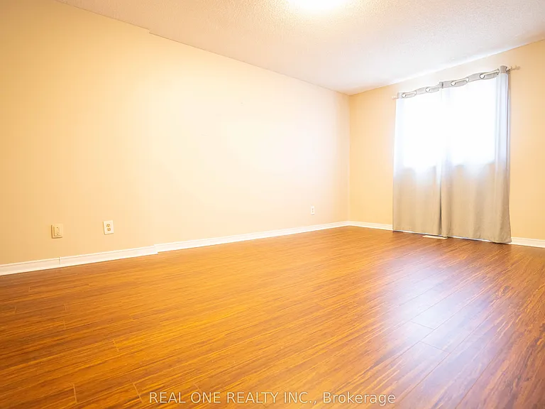 407 Downsview Pl — Photo 8