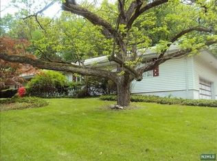 974 High Mountain Rd, Franklin Lakes, NJ 07417