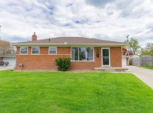 22240 Milgrom Ct, Saint Clair Shores, MI 48081