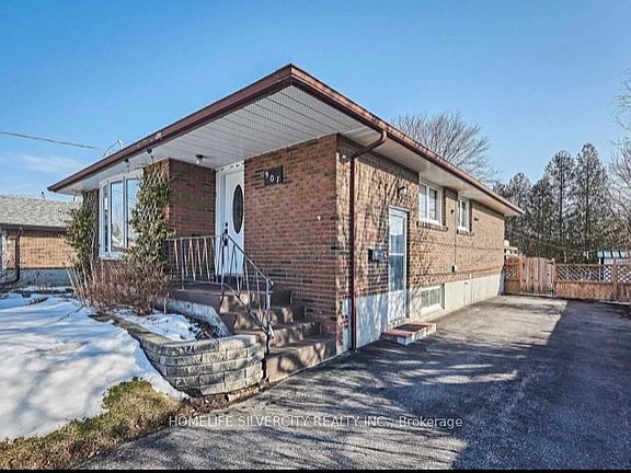 2nd image of 901 Crocus Cres