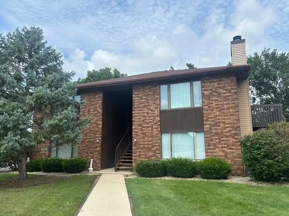 1132 Manchester Ct #1132, South Elgin, IL 60177