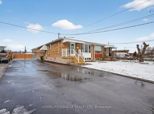 18 Rubydale Gdns, Toronto, ON M9L 1B9