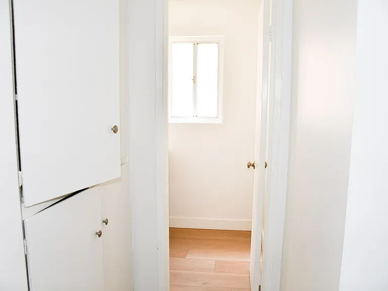 994 Valencia St — Photo 18