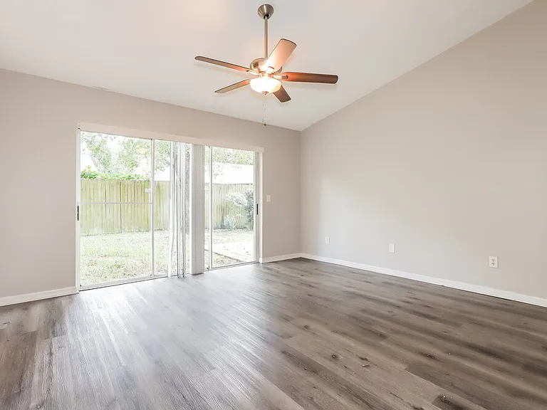 1011 Hardwood Dr — Photo 9