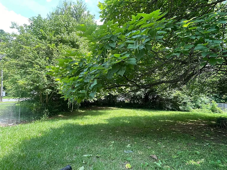 420 N Elm St — Photo 20