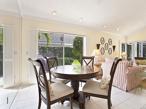 04_living-room2_17 Admirals Court_Bristo