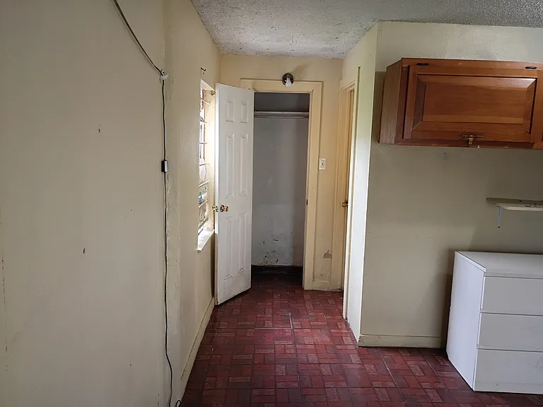 2045 E Expressway 77/83 — Photo 9