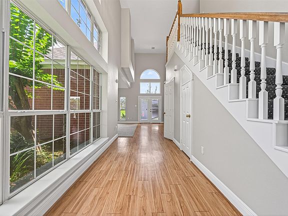 3rd image of 503 Pine View Cir