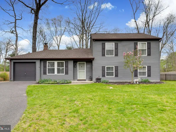 620 Autumn Crest Dr, Waterford, NJ 08089