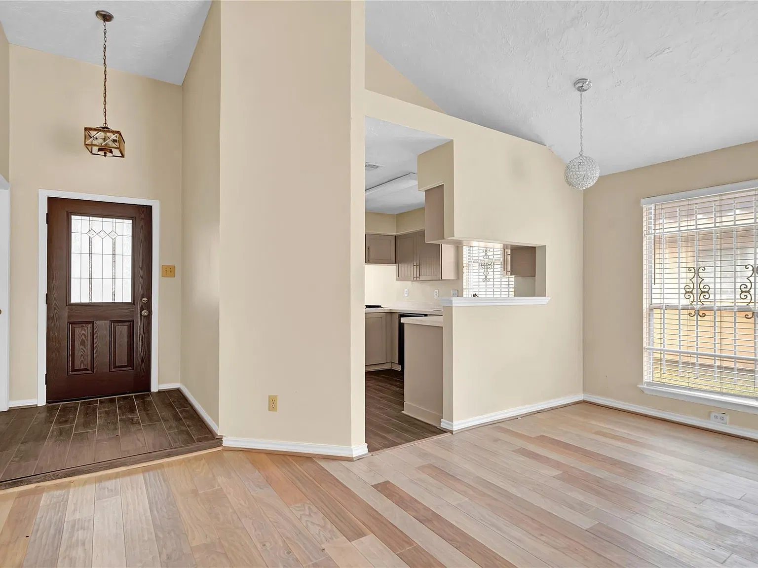 3 bed, 2.0 bath, 1576 sqft, $1,775 — Photo 3