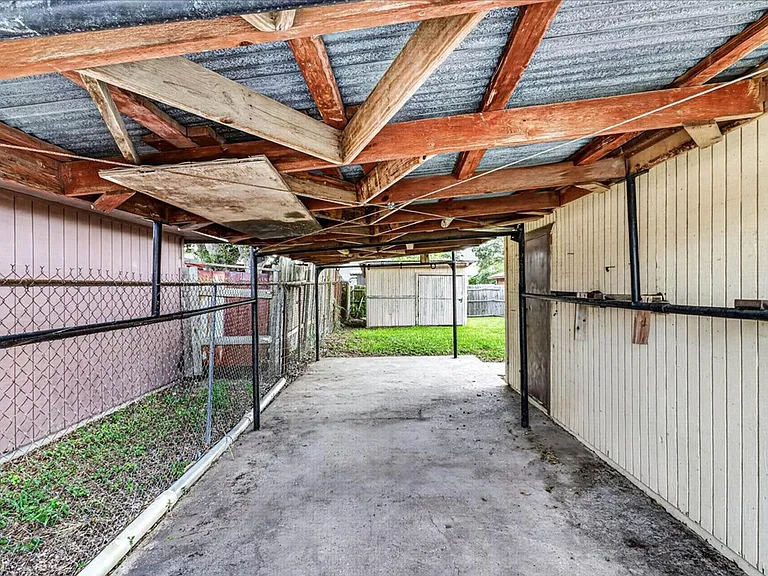 1622 La Joya St — Photo 37