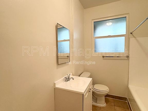 3rd image of 636 N Plymouth Blvd APT 103