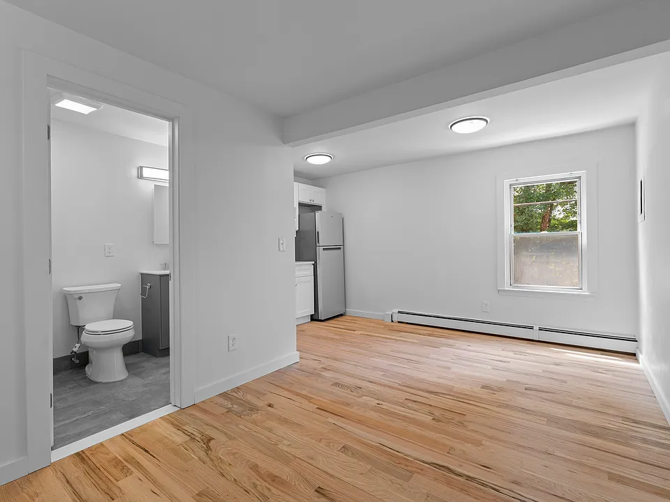 50 Walnut St #3