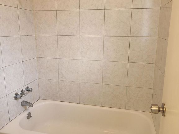4th image of 621 Cypress Dr