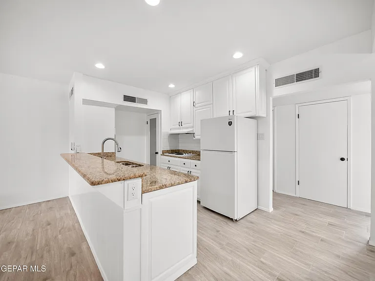 5205 Nome Ave — Photo 11
