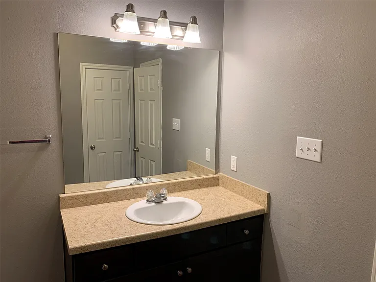 17038 Wilthorne Gardens Ct — Photo 12