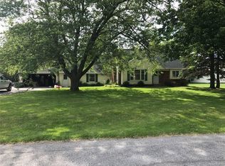 5260 Green Valley Dr, Clarence, NY 14031