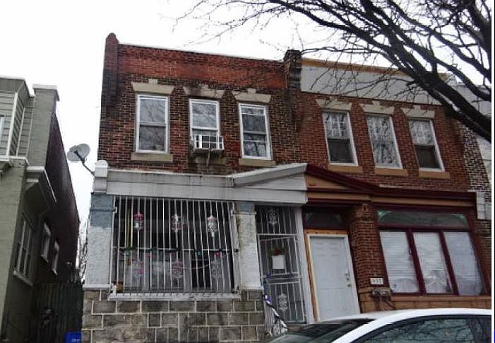 1st image of 935 E Tioga St