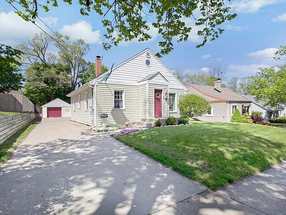 3rd image of 36 Edgemoor Ave