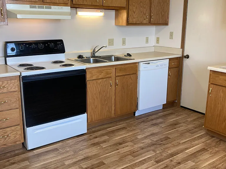 1616 Brook Park Dr — Photo 5