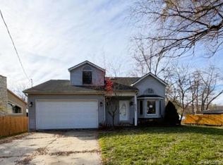 4773 Chipman Dr, Waterford, MI 48327