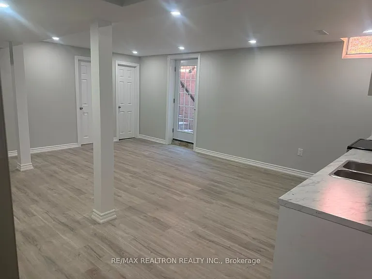 95 Tulip St — Photo 4