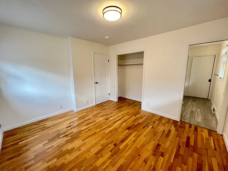 2539 Howard Ave — Photo 13