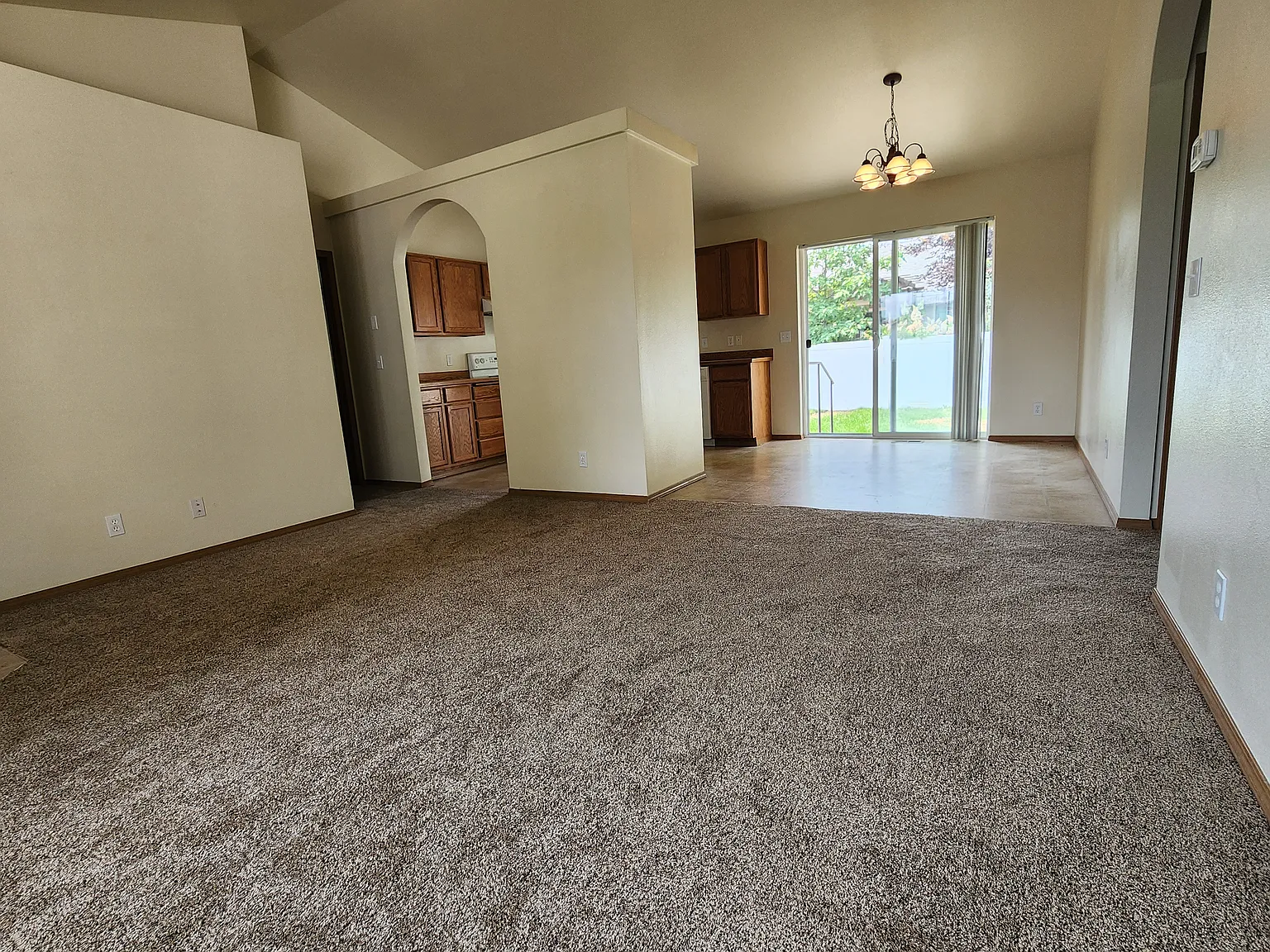 3 bed, 1199 sqft, $2,095 — Photo 3
