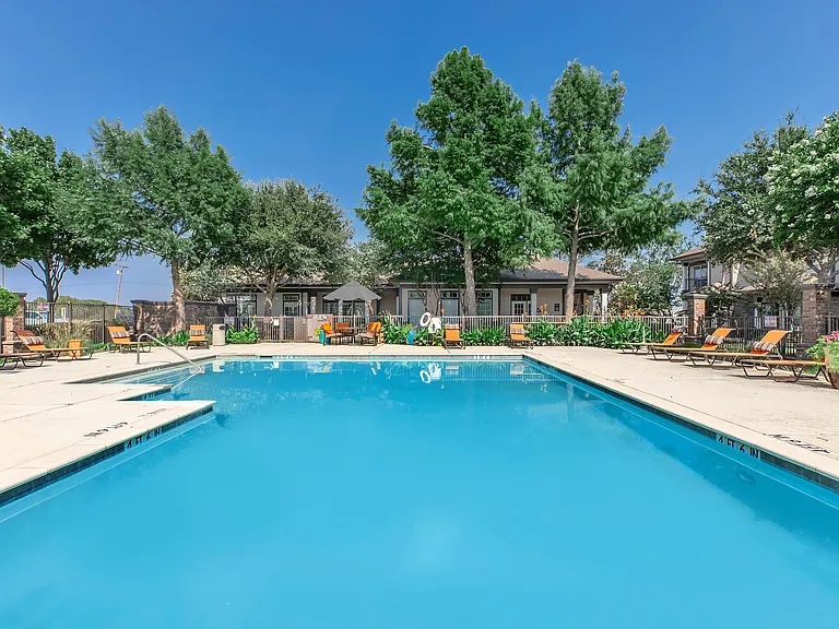 Estate Villas at Krum Apartments — Photo 9