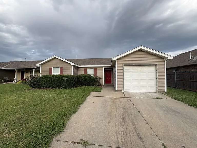 1617 Ginger Ave — Photo 1