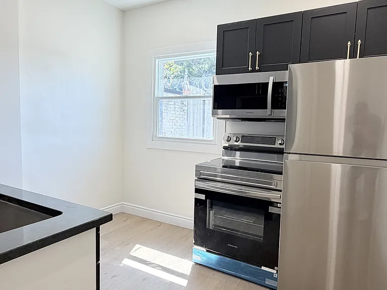 691 Ouellette Ave #4 — Photo 7