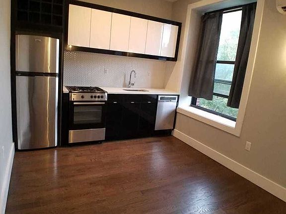 2nd image of 156 Woodruff Ave #C1