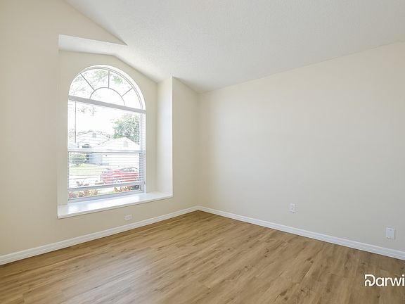 4th image of 151 Lakebreeze Cir