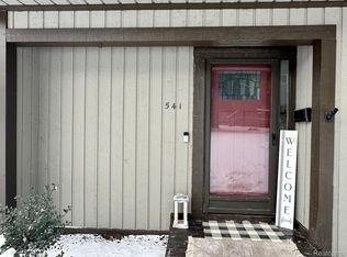 541 Carberry Hl, Brighton, MI 48116