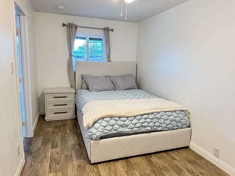 310 E Fremont Dr — Photo 15