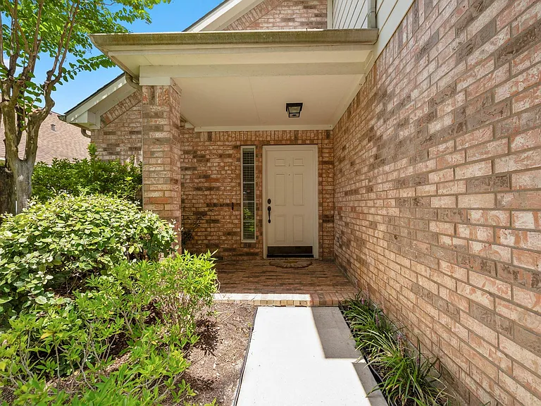 12202 Mardi Gras Dr — Photo 2