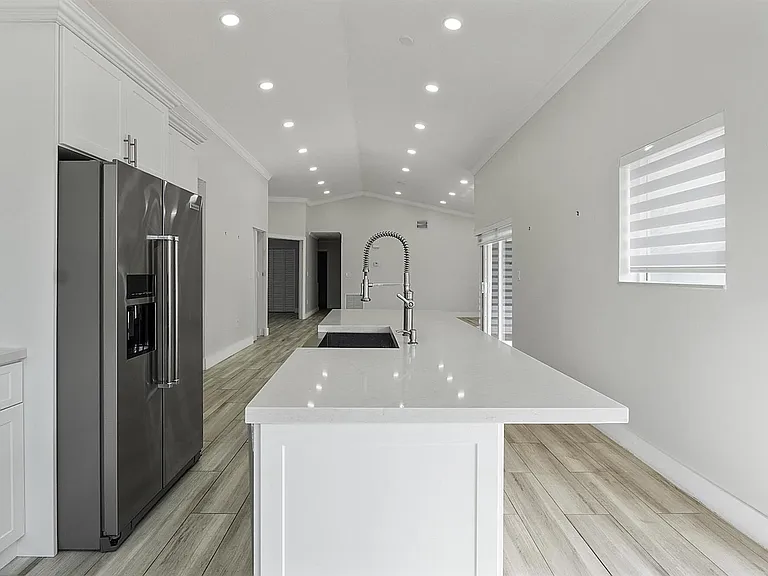 15037 Brighton Ln — Photo 11