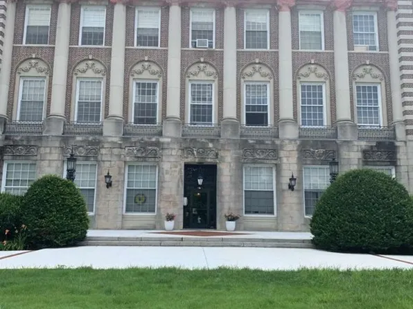 16 Balmoral St Unit 306, Andover, MA 01810
