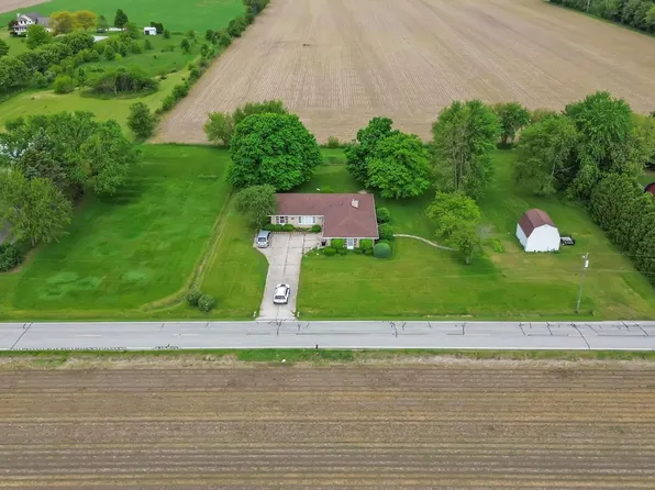 56729 Tulip Rd, New Carlisle, IN 46552