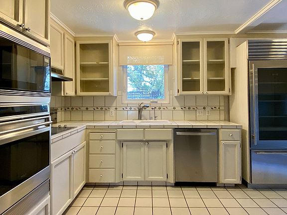 4th image of 1678 Willowhurst Ave