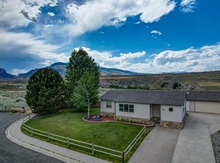 401 River View Dr, Cody, WY 82414